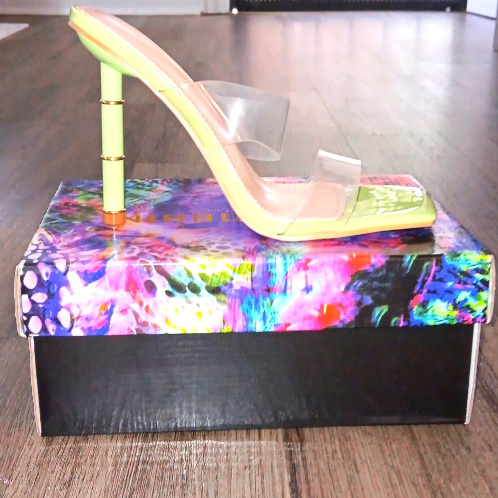 Pure-MD style size 8.5 sage color heels.